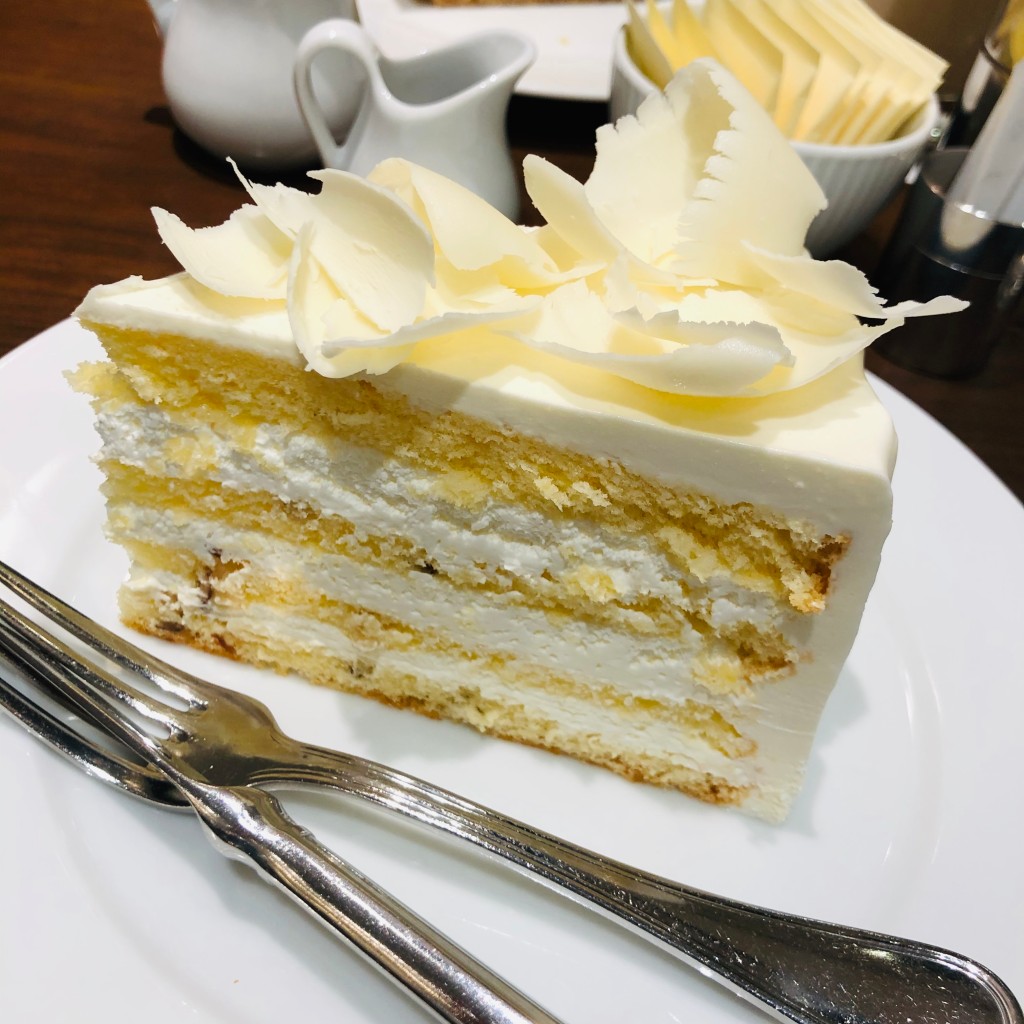ユーザーが投稿したホワイトチョコレートケーキの写真 - 実際訪問したユーザーが直接撮影して投稿した渋谷カフェハーブス 渋谷ヒカリエ シンクス店の写真