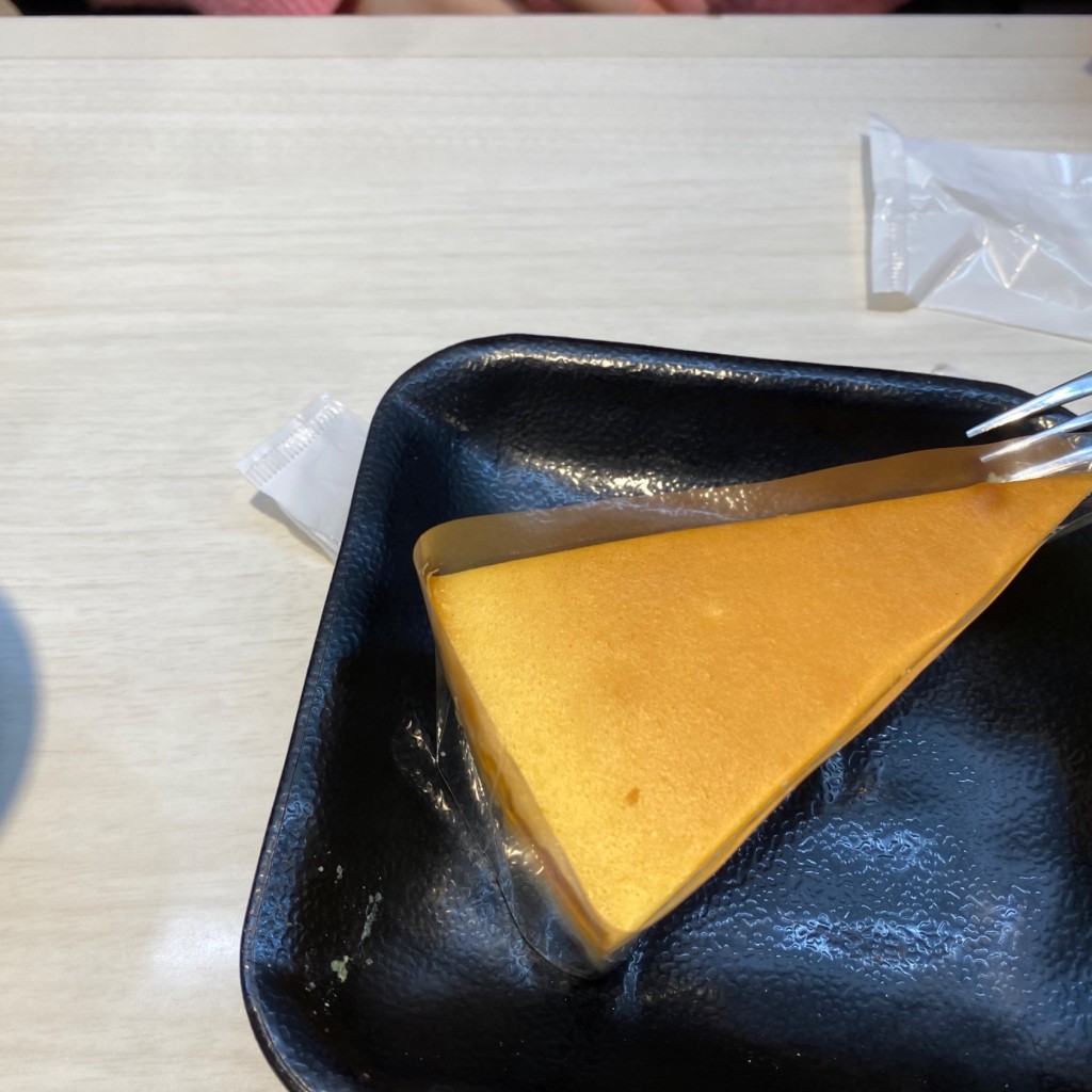ユーザーが投稿した濃厚ベイクドチーズケーキの写真 - 実際訪問したユーザーが直接撮影して投稿した真砂寿司魚べい ピアシティ稲毛海岸店の写真