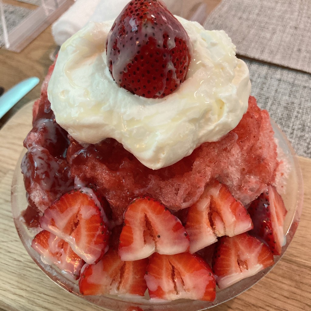 ユーザーが投稿した苺かき氷の写真 - 実際訪問したユーザーが直接撮影して投稿した元町カフェCafe Dining B.S. COREの写真