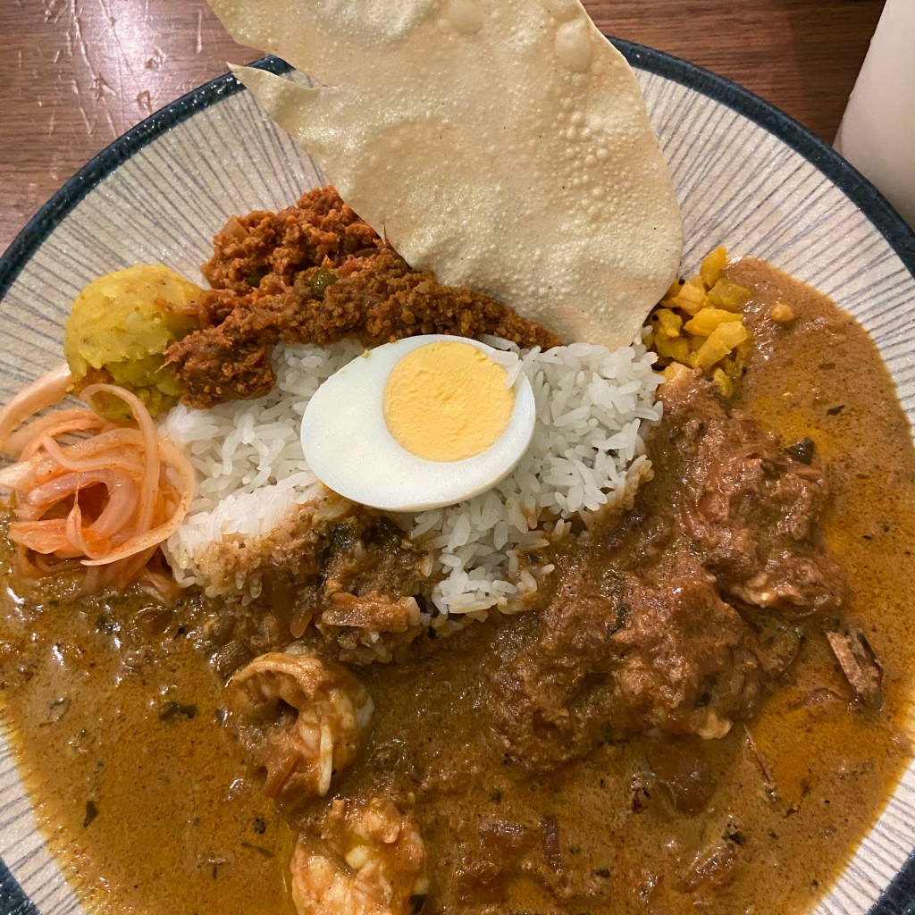 ユーザーが投稿したエビとキーマカレーの写真 - 実際訪問したユーザーが直接撮影して投稿した西新宿カレーFISHの写真