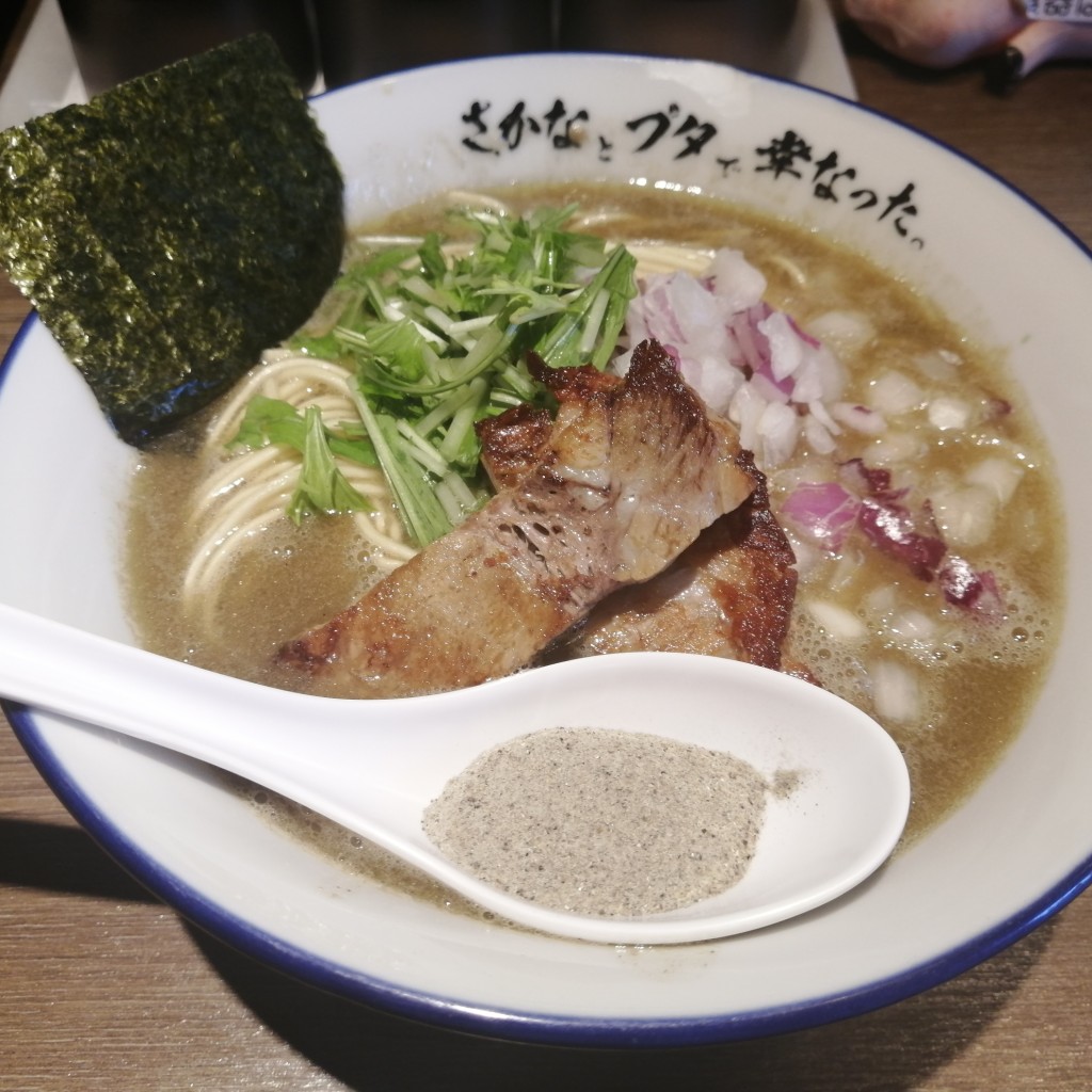 Kosugi33さんが投稿した上新城ラーメン専門店のお店さかなとブタで幸なった。/SAKANA to BUTA de kounatta.の写真