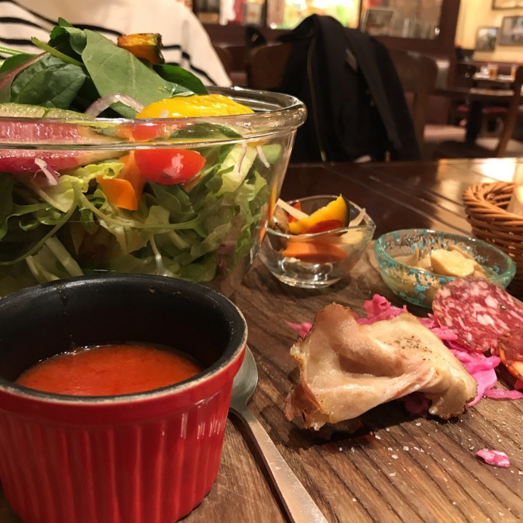 ユーザーが投稿したサラダ&タパスの写真 - 実際訪問したユーザーが直接撮影して投稿した南池袋スペイン料理LA BODEGA PARRILLAの写真