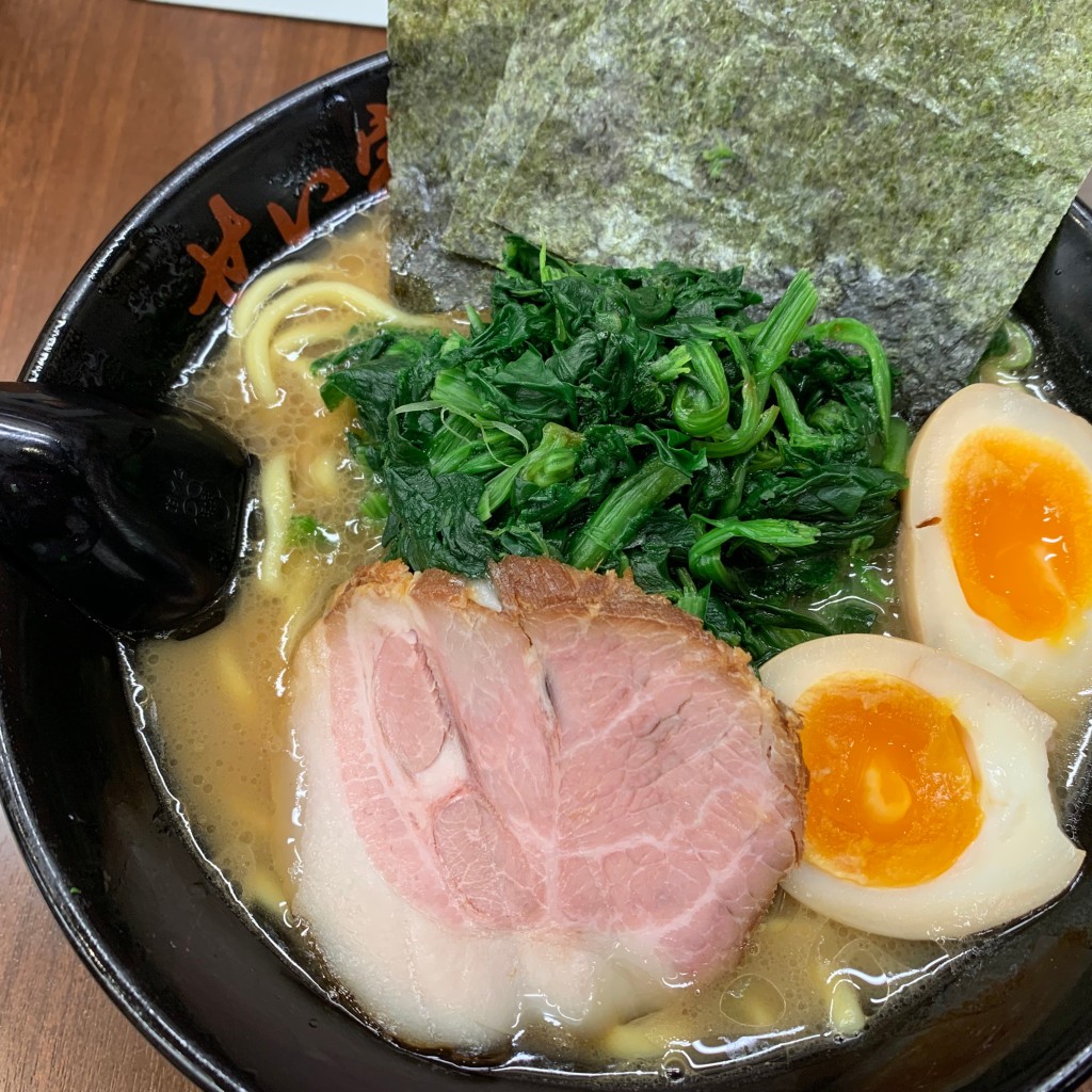 ユーザーが投稿したほうれん草ラーメンの写真 - 実際訪問したユーザーが直接撮影して投稿した太子堂ラーメン専門店せい家 三軒茶屋店の写真