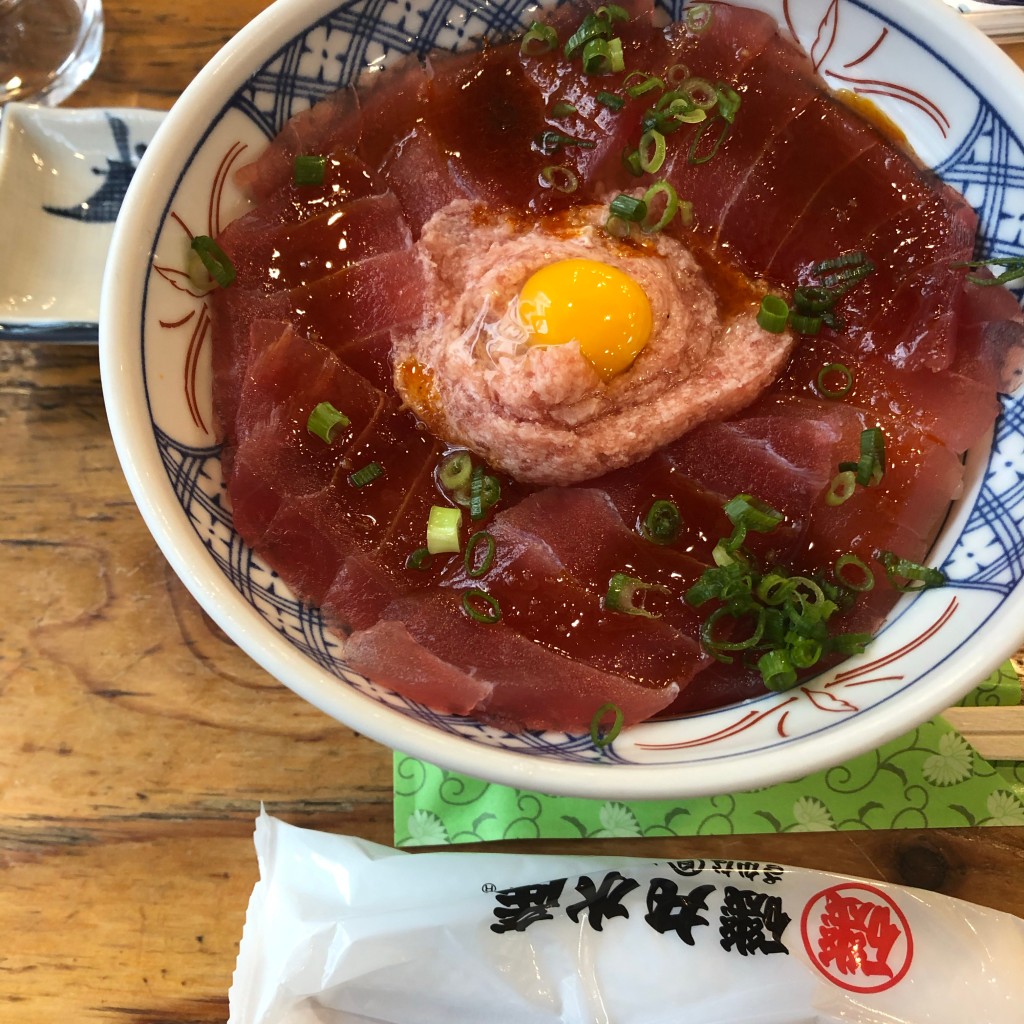 ユーザーが投稿したLunchまぐろユッケ丼の写真 - 実際訪問したユーザーが直接撮影して投稿した百人町居酒屋磯丸水産 大久保駅前店の写真