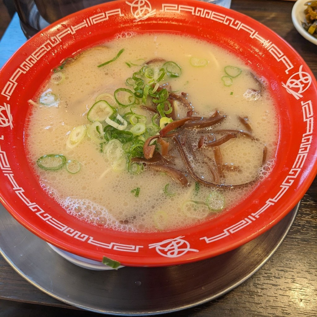 ユーザーが投稿した豚骨ラーメン  ミニチャーハンセットの写真 - 実際訪問したユーザーが直接撮影して投稿した戸町ラーメン / つけ麺麺処あきらの写真