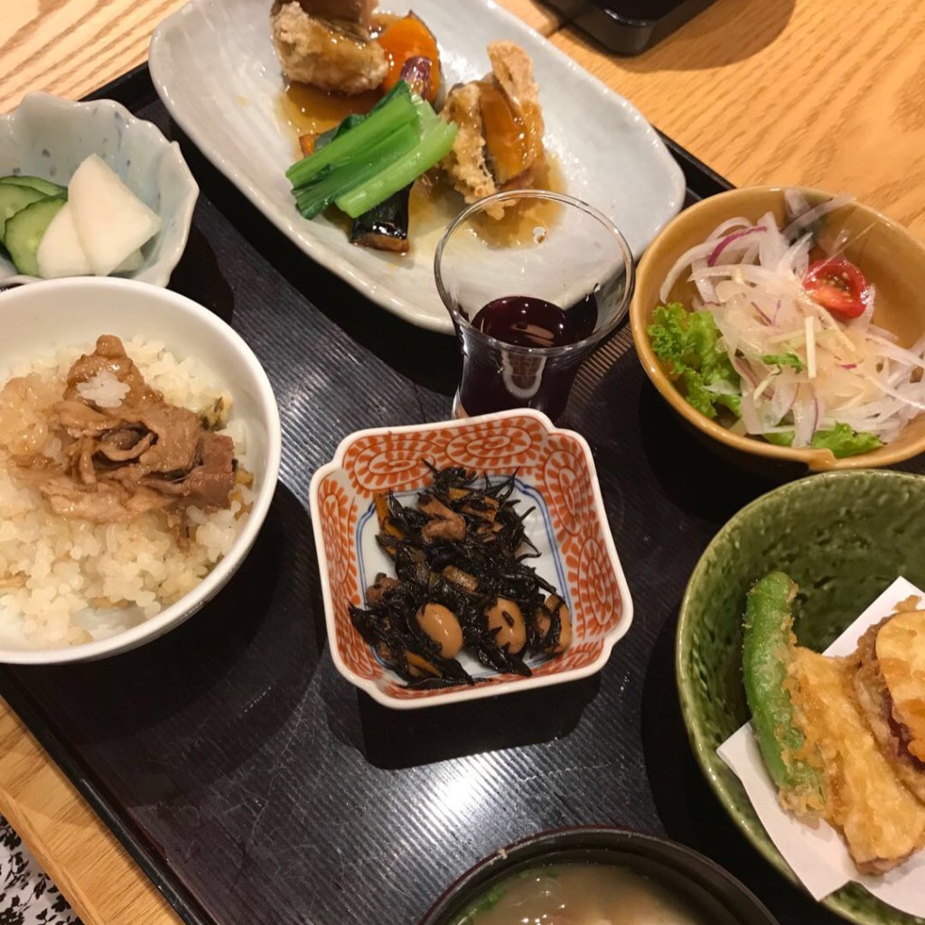 ユーザーが投稿したバランス魚定食Lunchの写真 - 実際訪問したユーザーが直接撮影して投稿した松戸定食屋大かまど飯 寅福 アトレ松戸店の写真