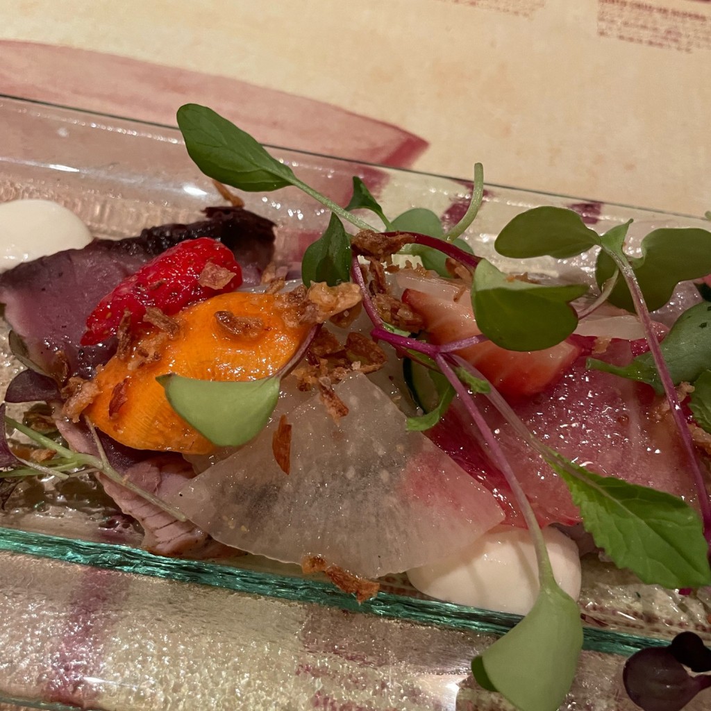 ユーザーが投稿した鰹と苺カルパの写真 - 実際訪問したユーザーが直接撮影して投稿した大深町スペイン料理ラ ボデガ 大阪店の写真