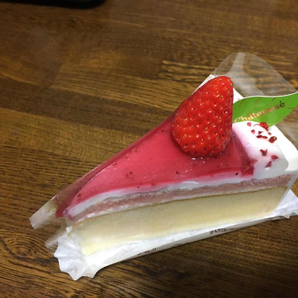 ユーザーが投稿した苺のスフレチーズケーキの写真 - 実際訪問したユーザーが直接撮影して投稿した中泉スイーツシャトレーゼ 磐田店の写真