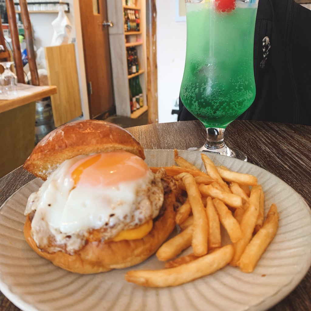 こわっぱーさんが投稿した西蒲田ハンバーガーのお店KAKUMEI Burger&Cafe/カクメイバーガーアンドカフェの写真