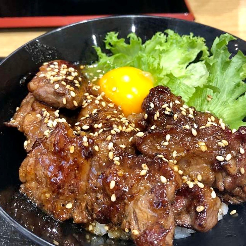 ユーザーが投稿した牛カルビ焼肉丼の写真 - 実際訪問したユーザーが直接撮影して投稿したレイクタウンお好み焼きグルメ屋台 イオンレイクタウンkaze店の写真