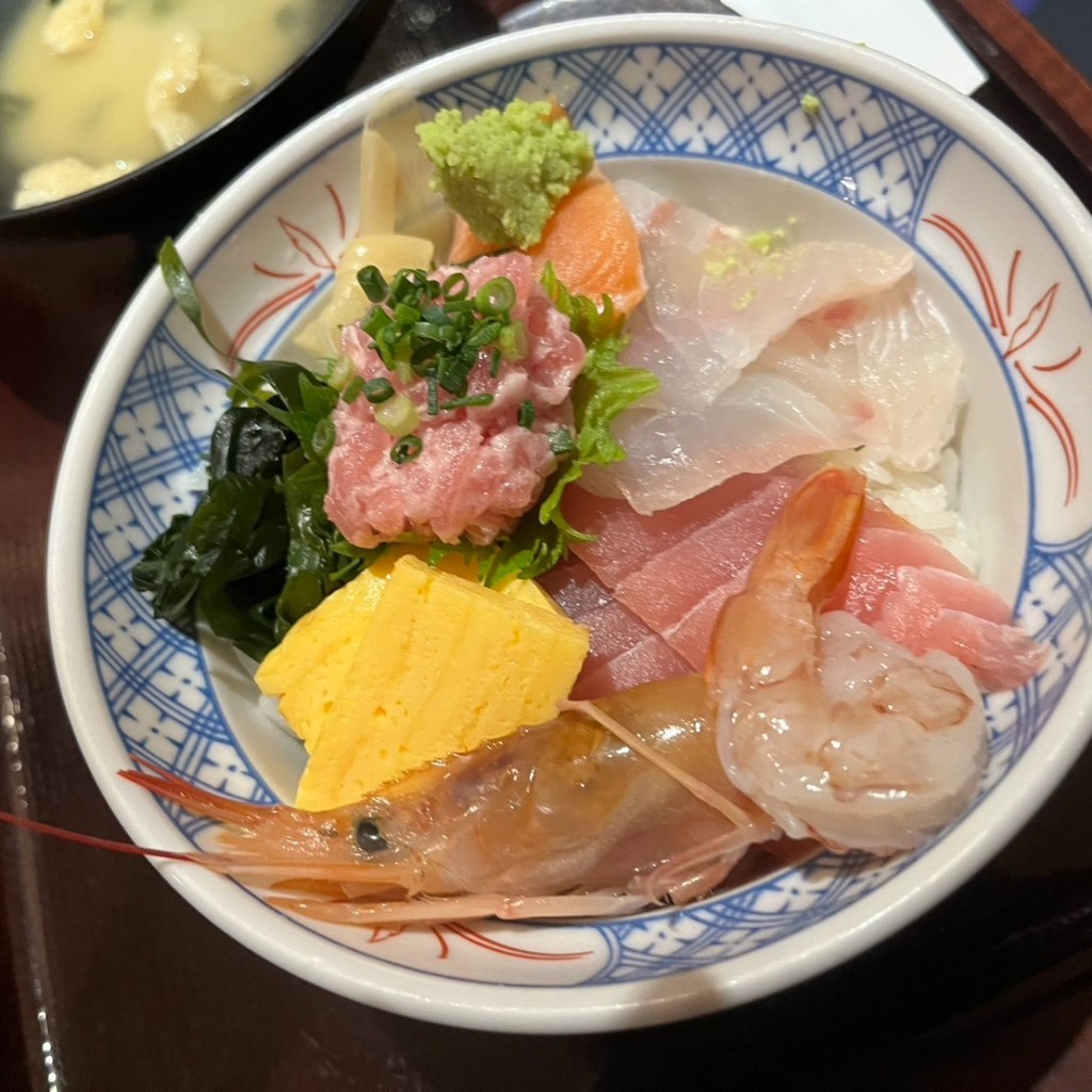 ユーザーが投稿した地魚屋の海鮮丼の写真 - 実際訪問したユーザーが直接撮影して投稿した浜松町魚介 / 海鮮料理海鮮問屋 地魚屋 東京浜松町店の写真