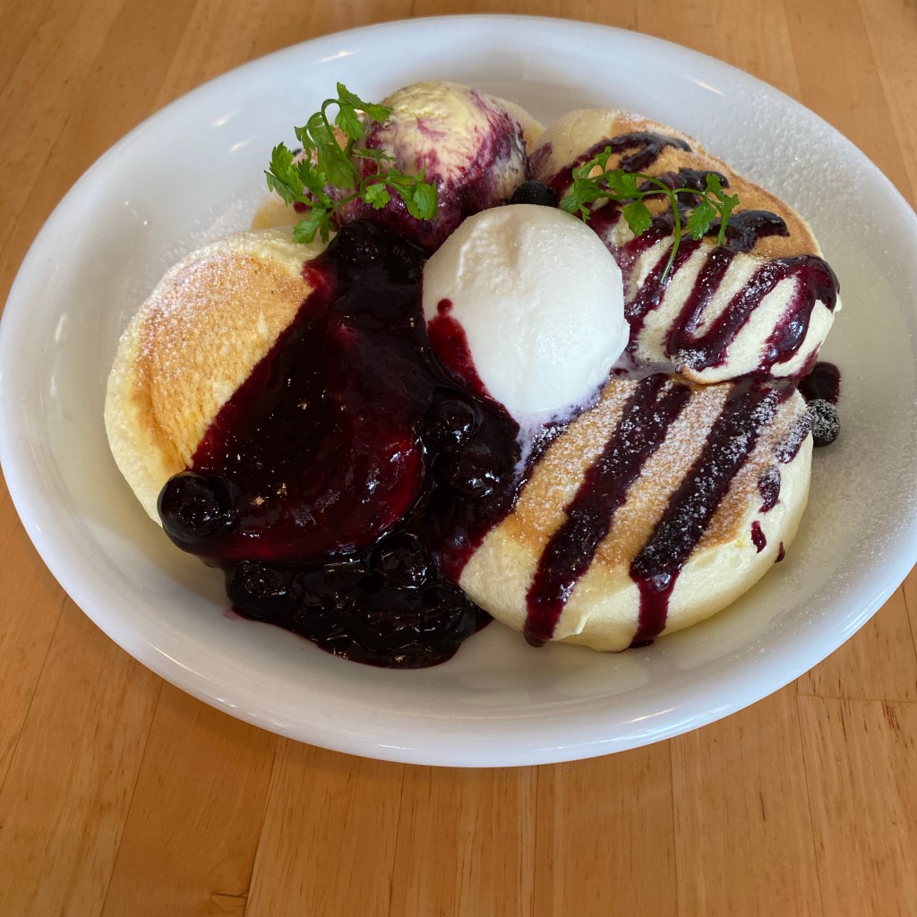 ユーザーが投稿したブルーベリーレアチーズパンケーキの写真 - 実際訪問したユーザーが直接撮影して投稿した朝日町ケーキドレモ ルタオの写真