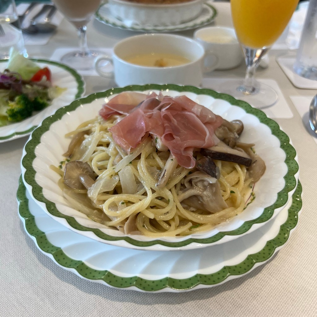 ユーザーが投稿したきのこと生ハムのスパゲティの写真 - 実際訪問したユーザーが直接撮影して投稿した新宿イタリアンル・ブラン 新宿店の写真