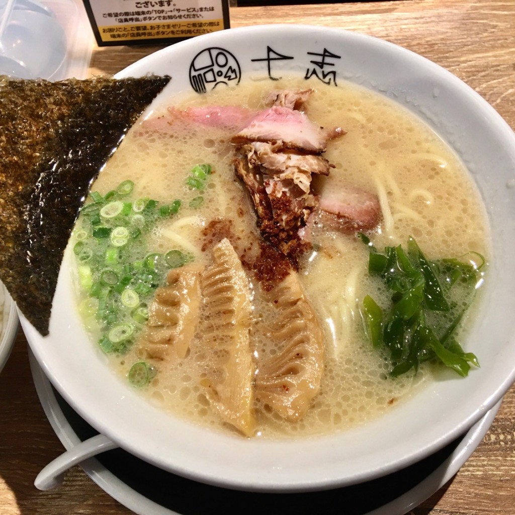 ユーザーが投稿した白醤油ラーメンの写真 - 実際訪問したユーザーが直接撮影して投稿した美しが丘ラーメン専門店七志 たまプラーザ店の写真