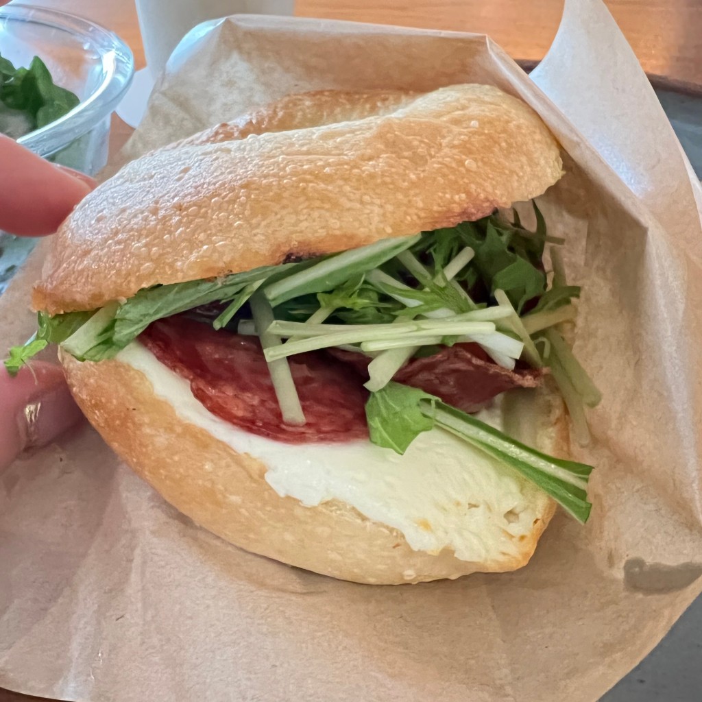 ユーザーが投稿したIberico Salami Bagel w/ Grilleの写真 - 実際訪問したユーザーが直接撮影して投稿した日本橋馬喰町カフェabnoの写真