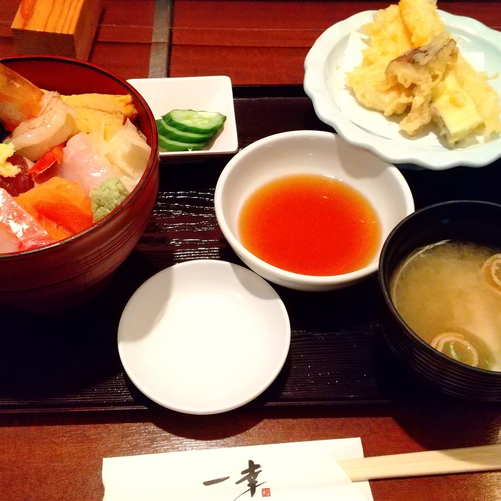 ユーザーが投稿した海鮮丼/天ぷらLunchの写真 - 実際訪問したユーザーが直接撮影して投稿した大和田新田寿司すし・創作料理 一幸 八千代店の写真