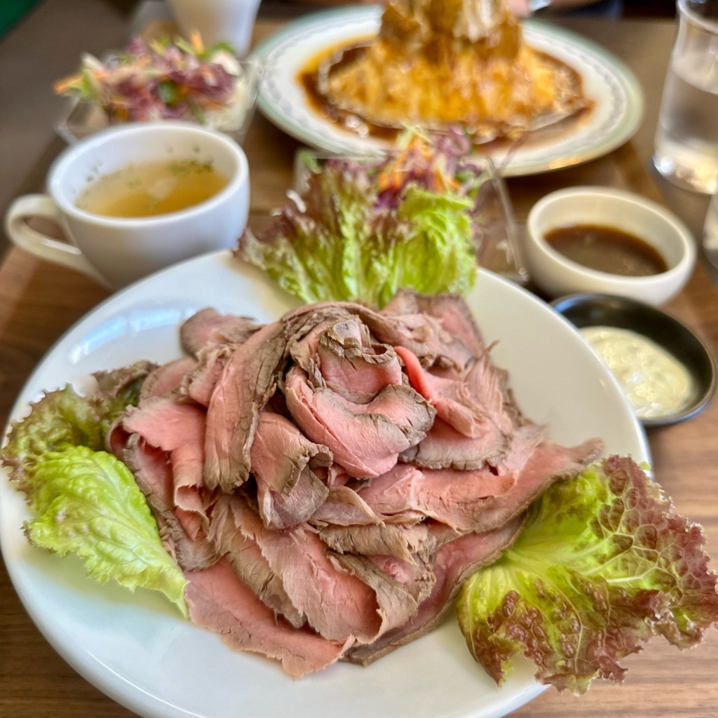 ユーザーが投稿したローストビーフ花盛丼の写真 - 実際訪問したユーザーが直接撮影して投稿した東須恵西洋料理カフェ・レストランsinceriteの写真
