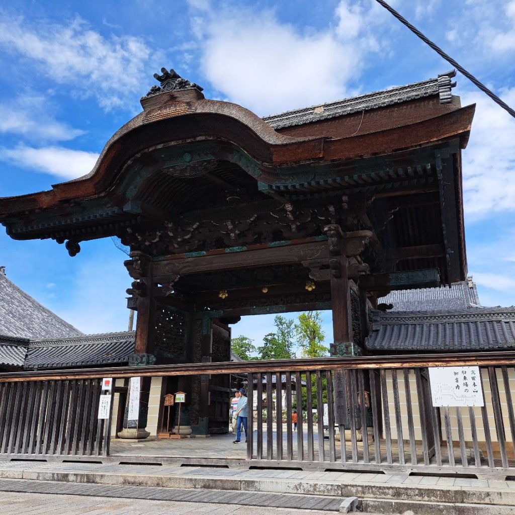 実際訪問したユーザーが直接撮影して投稿した一身田町地域名所唐門の写真