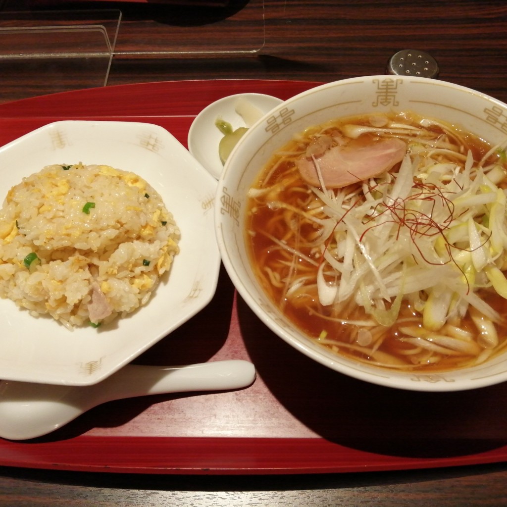 ユーザーが投稿したねぎラーメン&半炒飯の写真 - 実際訪問したユーザーが直接撮影して投稿した東椎路香港料理香港厨房 ららぽーと沼津店の写真