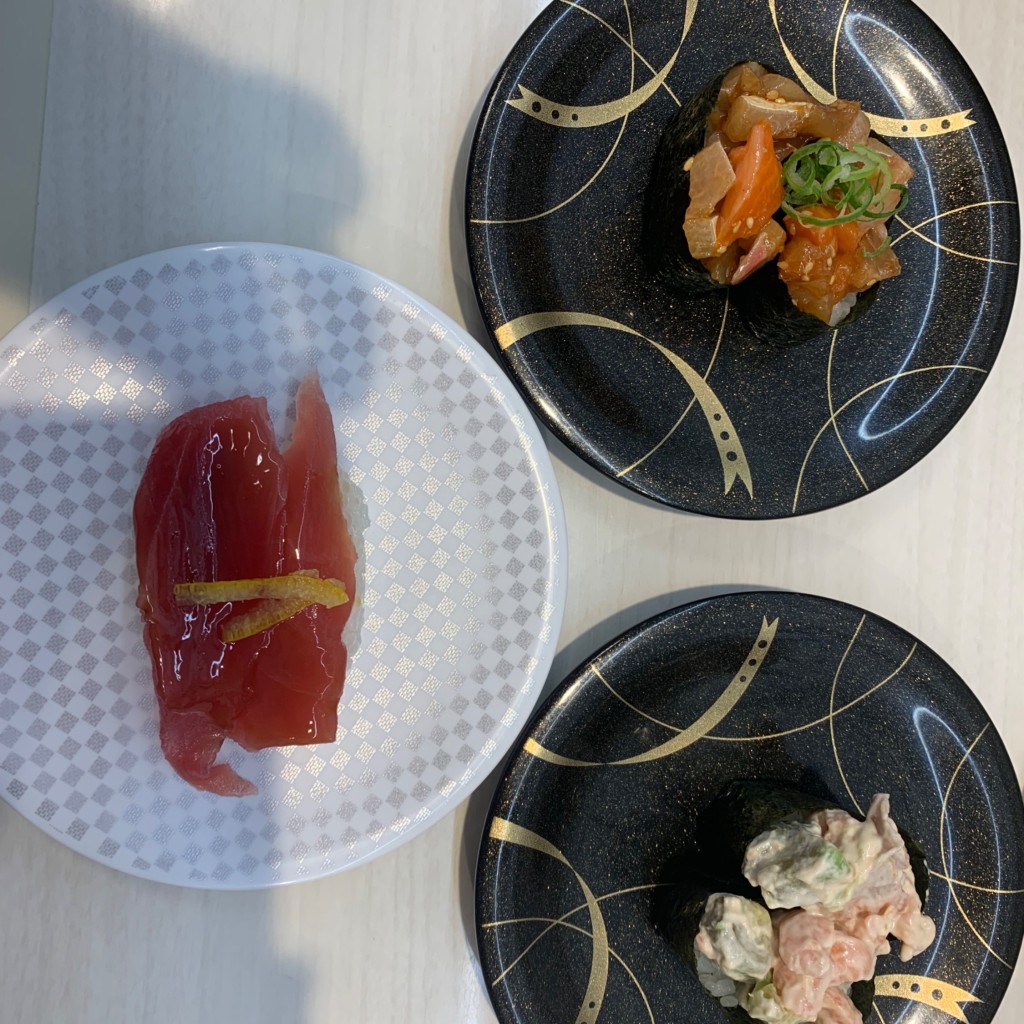 ユーザーが投稿したサーモンアボカドぐんかんの写真 - 実際訪問したユーザーが直接撮影して投稿した五所寿司魚べい 市原白金通り店の写真