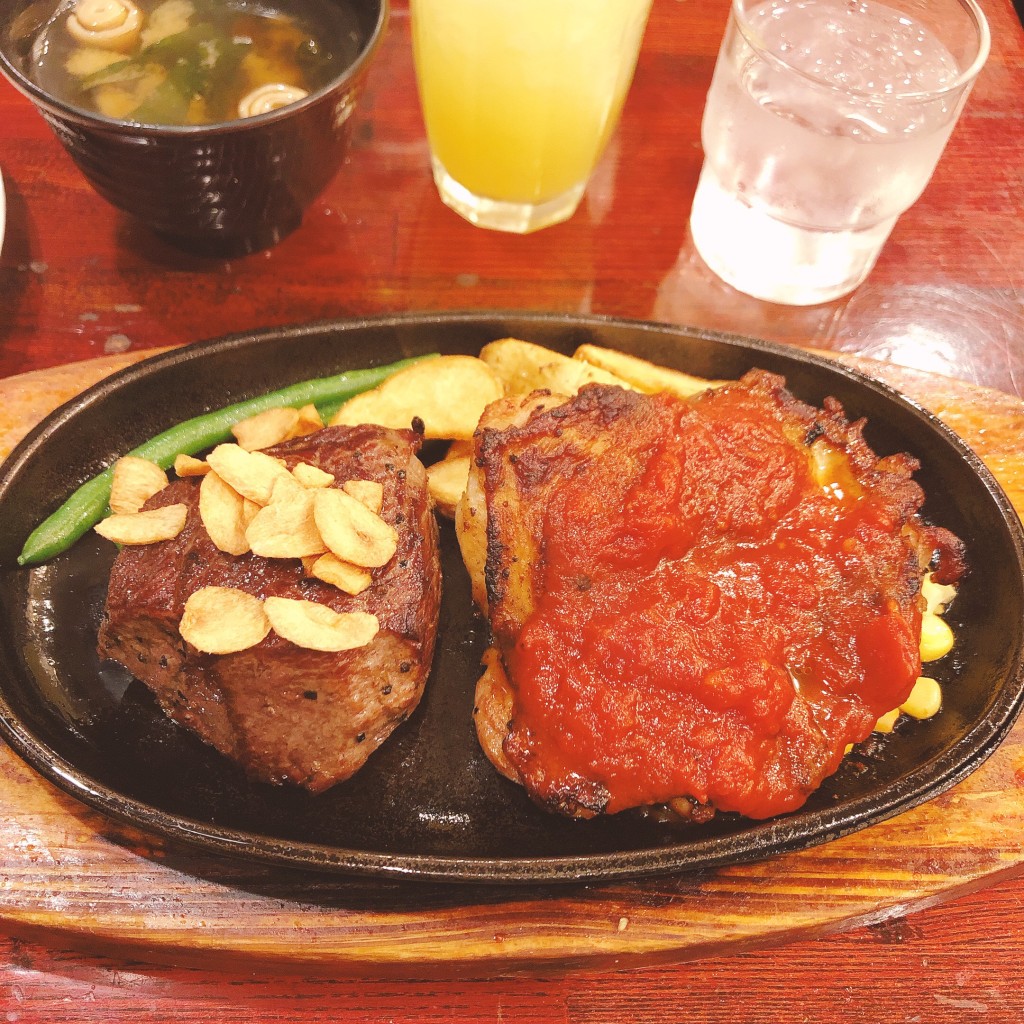 ユーザーが投稿した赤身ステーキ(牛とうがらし)とトマトチキンソテーの写真 - 実際訪問したユーザーが直接撮影して投稿した西荻北洋食キッチンキャロットの写真