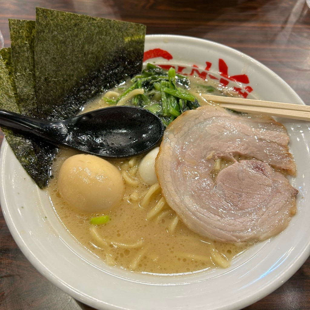 ユーザーが投稿した醤油ラーメン 味玉 トッピングの写真 - 実際訪問したユーザーが直接撮影して投稿した根ラーメン専門店横浜家系ラーメン 吟家 白井店の写真