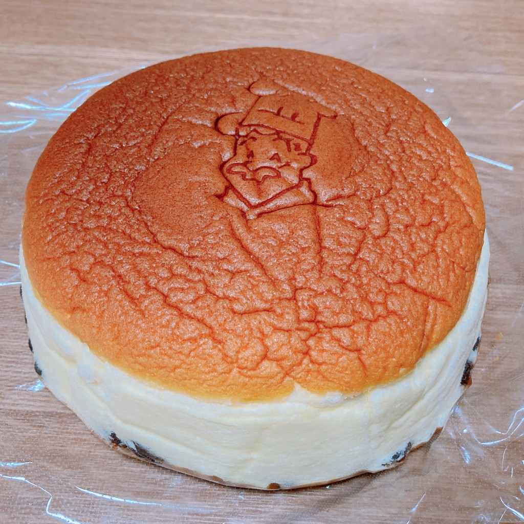 ユーザーが投稿したチーズケーキカットの写真 - 実際訪問したユーザーが直接撮影して投稿した難波ケーキりくろーおじさんの店 なんば本店の写真
