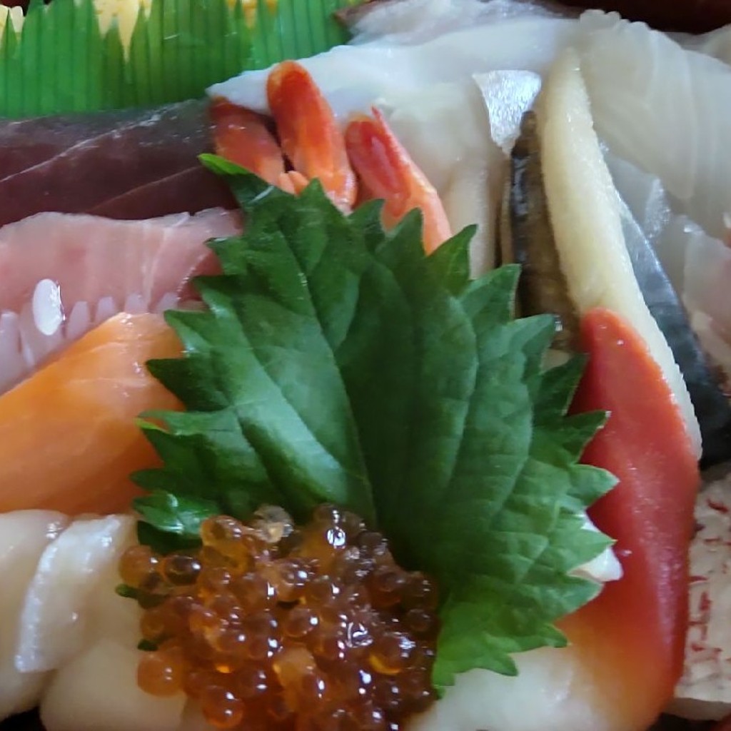 ユーザーが投稿した海鮮丼上の写真 - 実際訪問したユーザーが直接撮影して投稿した六軒町寿司金太朗寿し 本店の写真