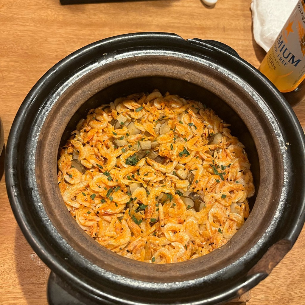 ユーザーが投稿した桜海老とごぼうの土鍋ご飯の写真 - 実際訪問したユーザーが直接撮影して投稿した丸の内居酒屋酒場 シナトラ 東京店の写真
