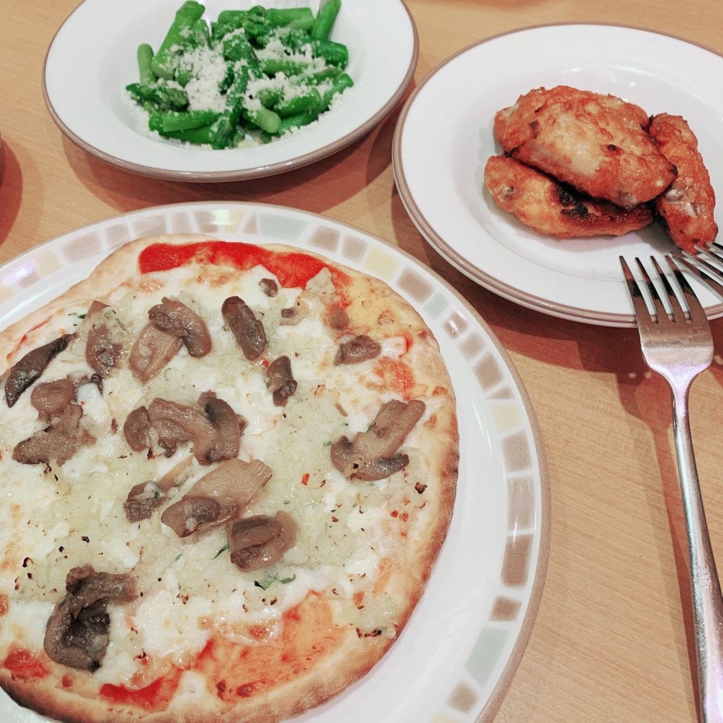 ユーザーが投稿した野菜ときのこのピザの写真 - 実際訪問したユーザーが直接撮影して投稿した南船場イタリアンサイゼリヤ 北心斎橋店の写真