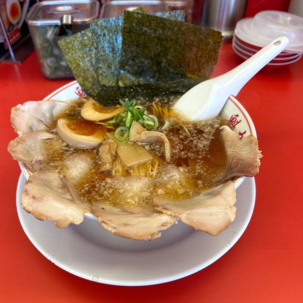 ユーザーが投稿した醤油全部のせラーメンの写真 - 実際訪問したユーザーが直接撮影して投稿した前原西ラーメン専門店ラーメン魁力屋 船橋成田街道店の写真