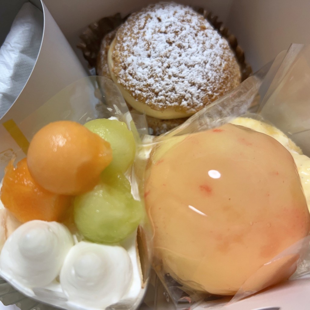 ユーザーが投稿した桃のロールケーキの写真 - 実際訪問したユーザーが直接撮影して投稿した赤塚ケーキフランス製菓の写真