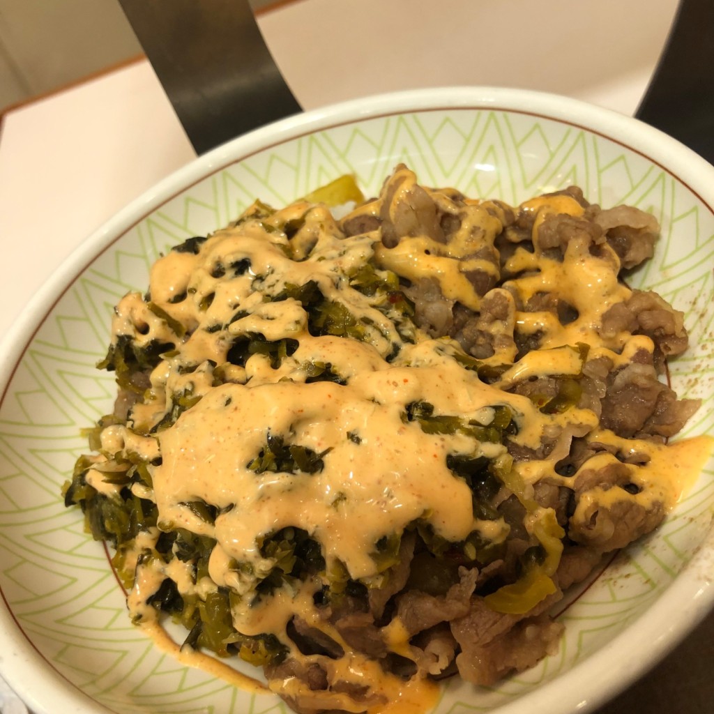 ユーザーが投稿した明太高菜牛丼並と味噌汁の写真 - 実際訪問したユーザーが直接撮影して投稿した円上町牛丼すき家 昭和円上店の写真