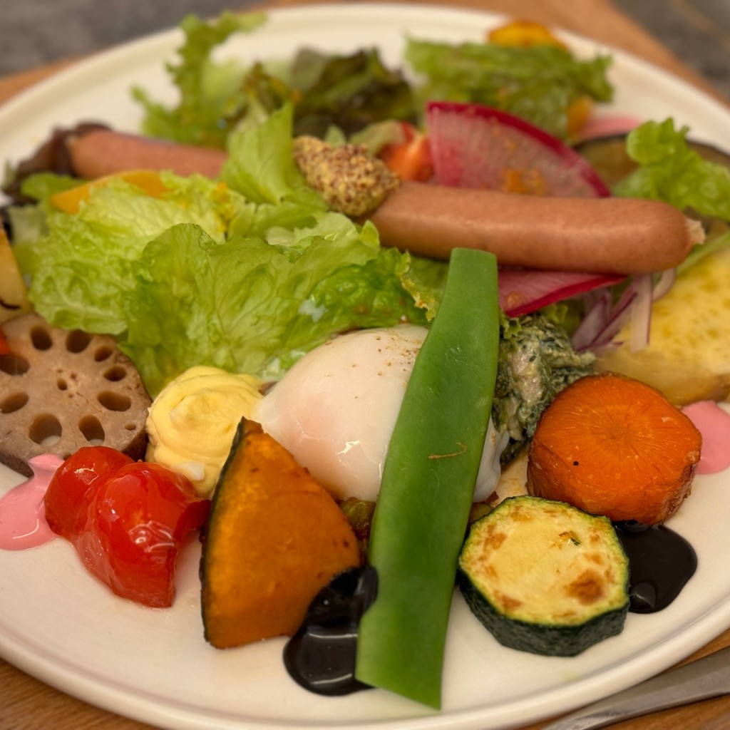ユーザーが投稿した農園直送野菜たっぷりモーニングの写真 - 実際訪問したユーザーが直接撮影して投稿した北浜ベーカリーパンカラト ブーランジェリーカフェの写真