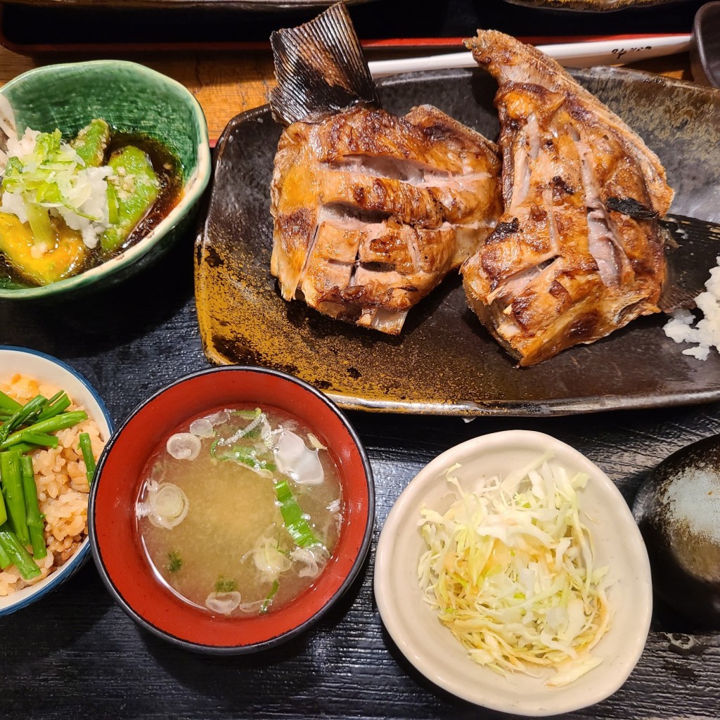 ユーザーが投稿した本鮪カマ定食 アボカドの写真 - 実際訪問したユーザーが直接撮影して投稿した北二条東回転寿司一夜干しと海鮮丼 できたて屋 サッポロファクトリー店の写真