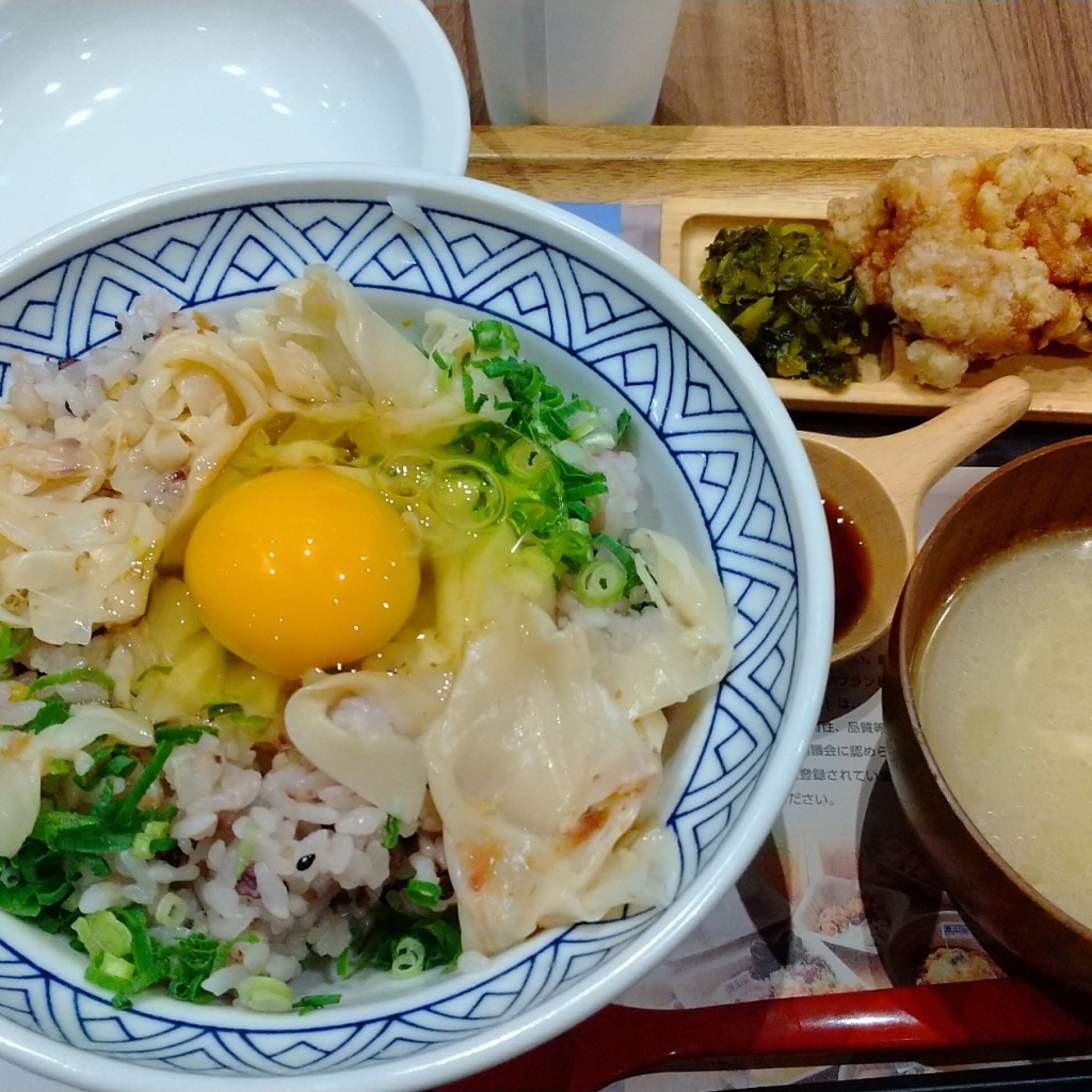 ユーザーが投稿した春のたまごかけご飯~まの写真 - 実際訪問したユーザーが直接撮影して投稿した中川中央定食屋鳥と卵の専門店 鳥玉 モザイクモール港北店の写真