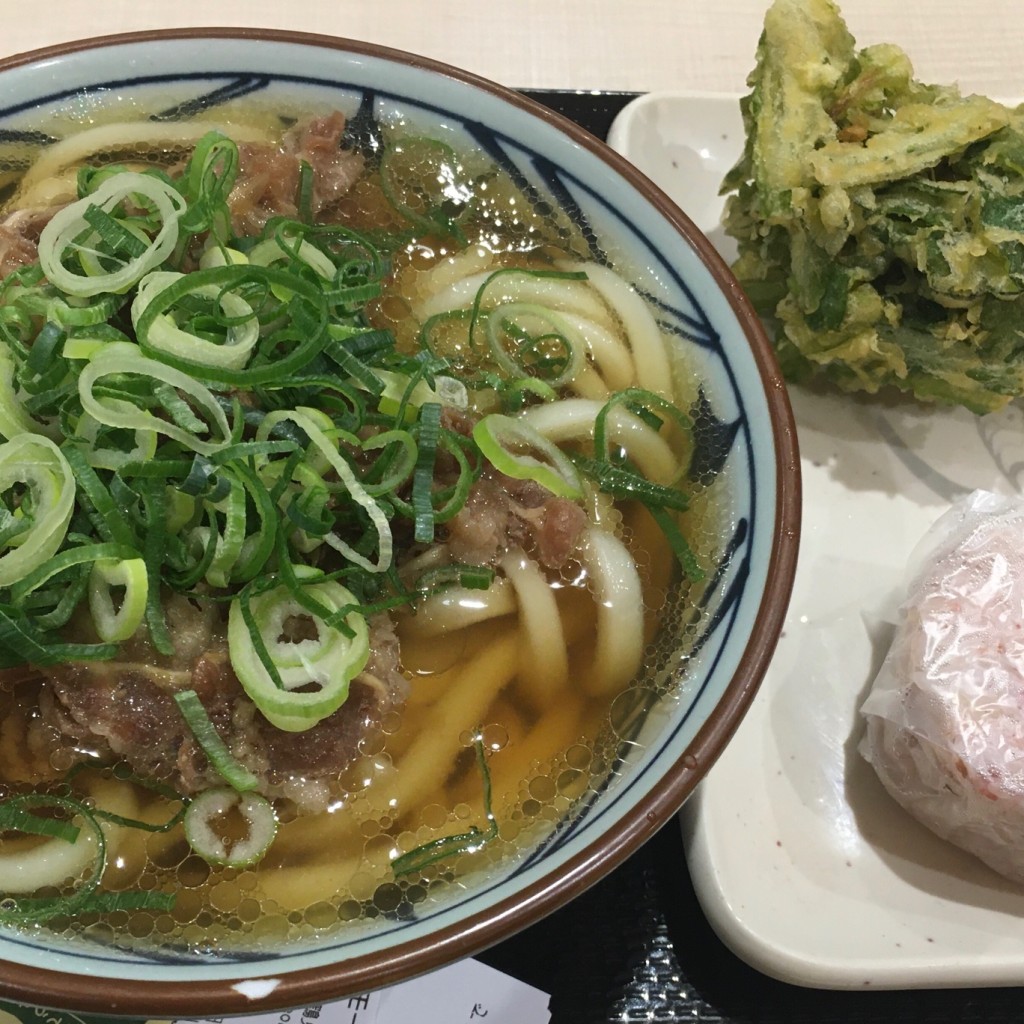 ユーザーが投稿した肉かけうどんの写真 - 実際訪問したユーザーが直接撮影して投稿した鶴見うどん丸亀製麺 イオンモール鶴見緑地店の写真