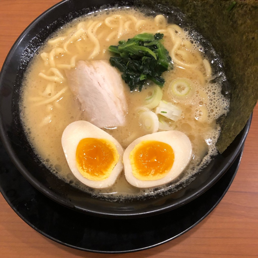 ユーザーが投稿した味玉家系豚骨醤油ラーメンの写真 - 実際訪問したユーザーが直接撮影して投稿した新保北ラーメン専門店風神家 新保店の写真