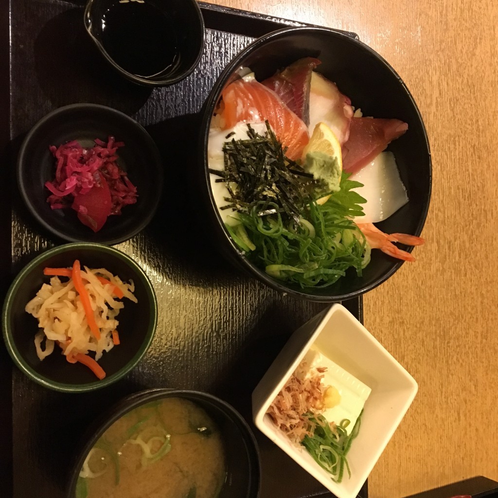 ユーザーが投稿した海鮮丼の写真 - 実際訪問したユーザーが直接撮影して投稿した東塩小路町焼鳥大山 京都ヨドバシ店の写真
