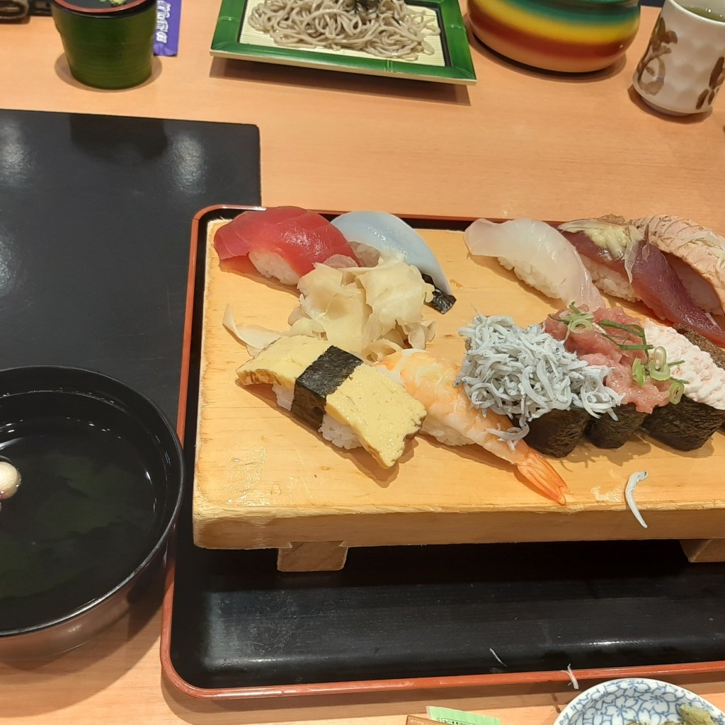 ユーザーが投稿した満腹にぎりランチの写真 - 実際訪問したユーザーが直接撮影して投稿した南八幡町寿司魚がし鮨 流れ鮨 静岡石田店の写真