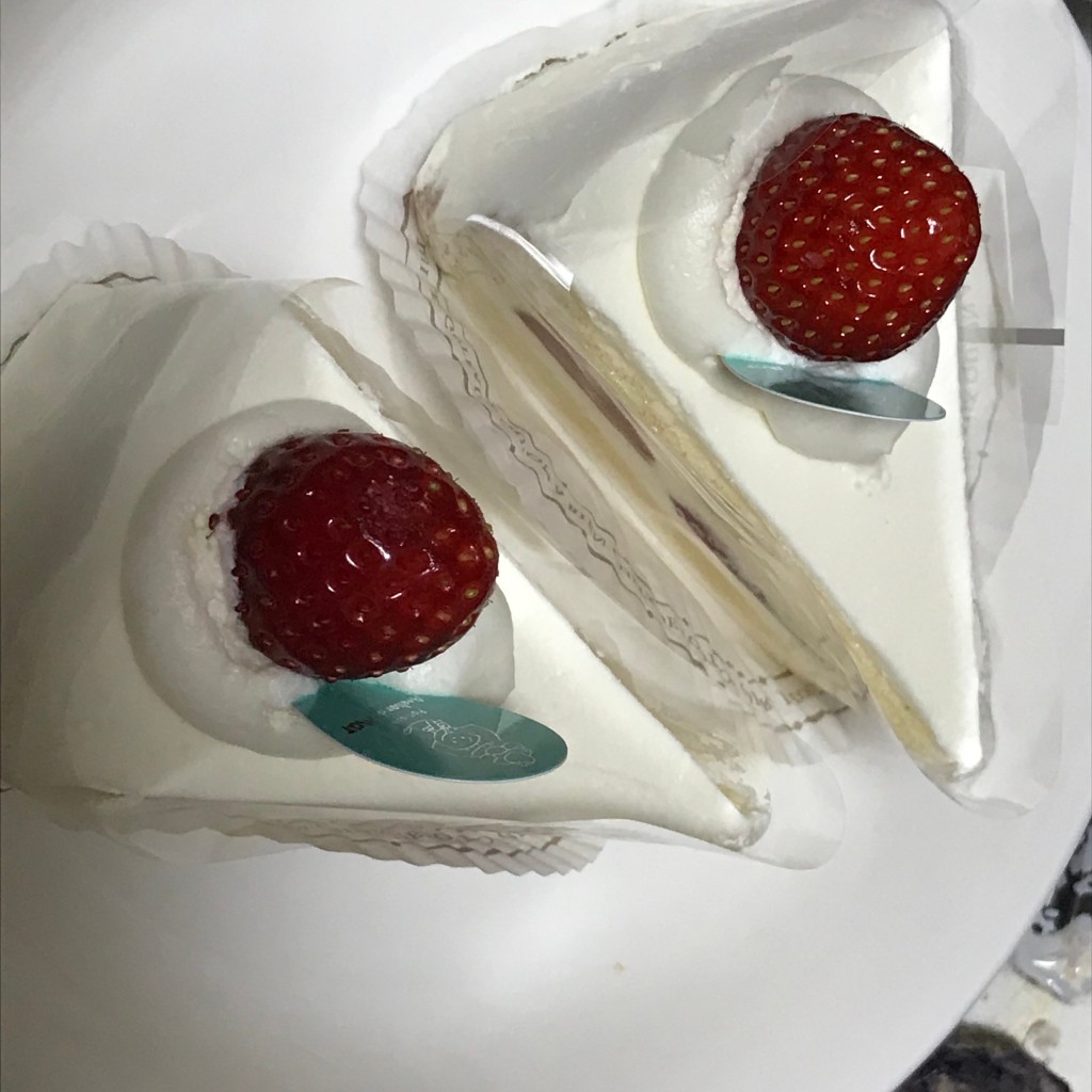 ユーザーが投稿した苺のショットケーキの写真 - 実際訪問したユーザーが直接撮影して投稿した初台ケーキ自家製タルト アトリエ・ド・マーの写真