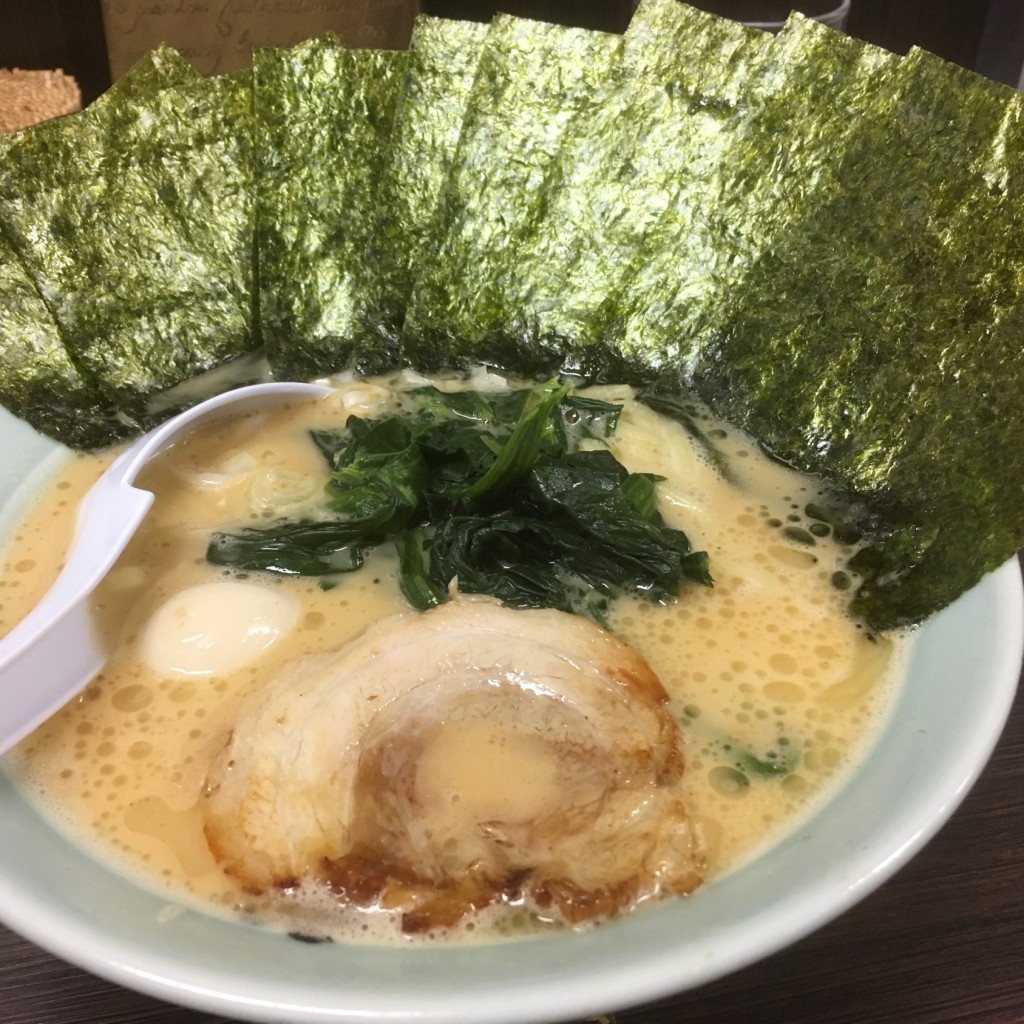 ユーザーが投稿した豚骨ラーメン 味噌の写真 - 実際訪問したユーザーが直接撮影して投稿した難波中ラーメン / つけ麺横浜家系ラーメン 魂心家 大阪なんば店の写真