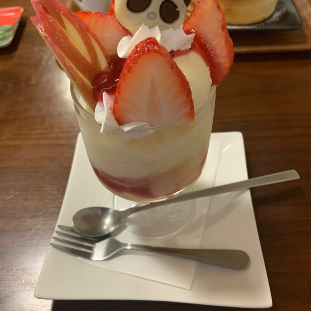 ユーザーが投稿したヨーグルトパフェの写真 - 実際訪問したユーザーが直接撮影して投稿した京町喫茶店アリス 京町店の写真
