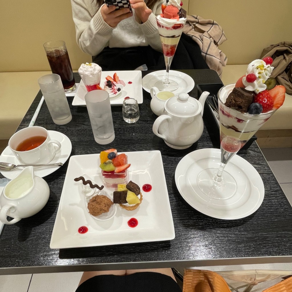 ユーザーが投稿したフルーツパフェの写真 - 実際訪問したユーザーが直接撮影して投稿した南幸スイーツタカノフルーツパーラー 横浜高島屋店の写真
