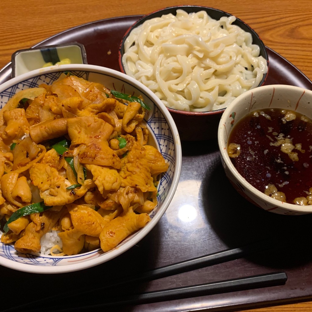 ユーザーが投稿した極旨もつ焼き丼 うどんセットの写真 - 実際訪問したユーザーが直接撮影して投稿した中丸居酒屋海山亭いっちょう 北本店の写真