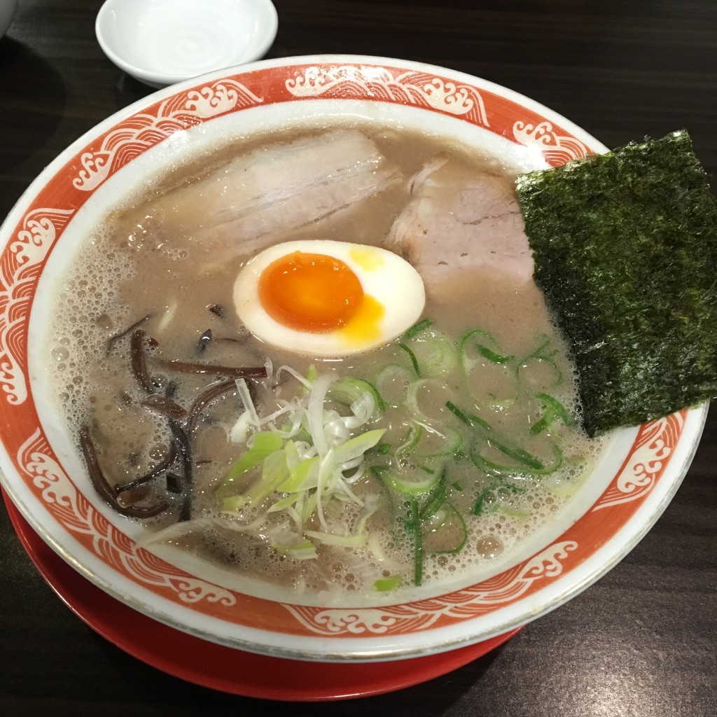 ユーザーが投稿したとんこつラーメンの写真 - 実際訪問したユーザーが直接撮影して投稿した大橋ラーメン / つけ麺呼び戻しとんこつ 光四郎の写真