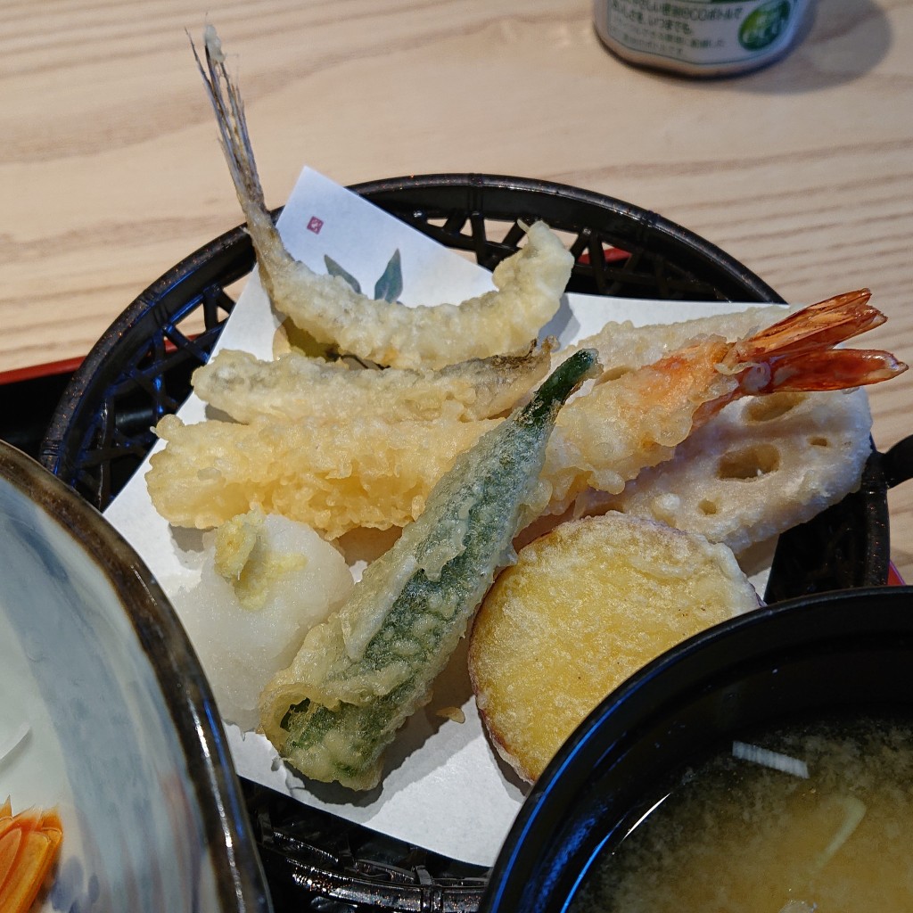 ユーザーが投稿した天ぷら刺身定食の写真 - 実際訪問したユーザーが直接撮影して投稿した海岸寿司すし屋 銀蔵 浜松町ハマサイト店の写真