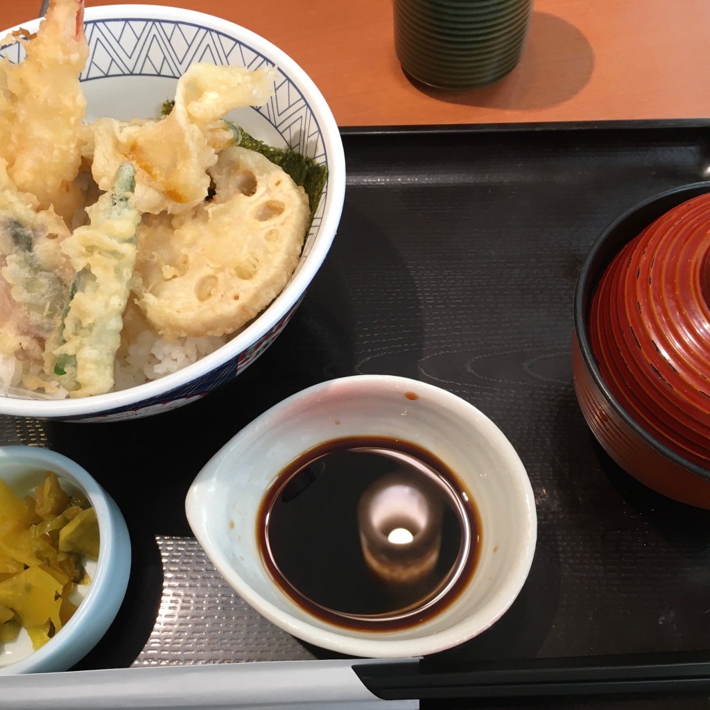 ユーザーが投稿した昼得天丼(赤だし付)の写真 - 実際訪問したユーザーが直接撮影して投稿した辻町ファミリーレストラン和食さと 東生駒店の写真