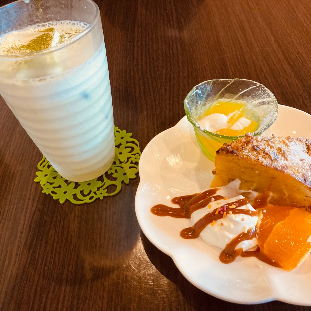 ユーザーが投稿したスイートポテトのタルトと抹茶ラテの写真 - 実際訪問したユーザーが直接撮影して投稿した浜七番丁洋食茱萸の写真