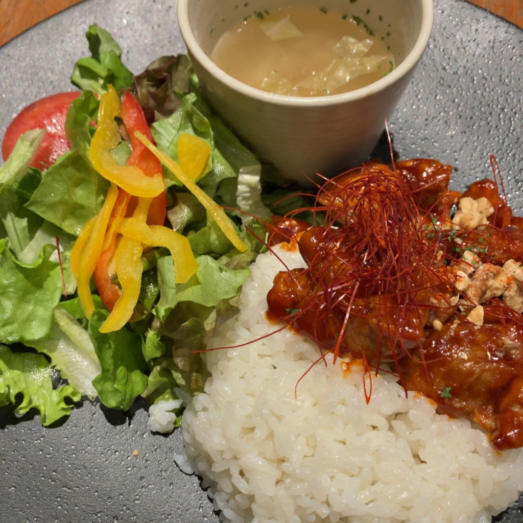 ユーザーが投稿したLヤンニョムチキン スーの写真 - 実際訪問したユーザーが直接撮影して投稿した西新宿カフェH.Q.CAFE 新宿店の写真